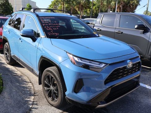 Used 2024 Toyota RAV4 SE w/ Convenience Package AWD/4WD image 6