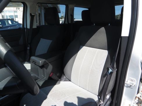 Used 2008 Dodge Nitro SXT image 45