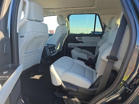 Used 2025 Ford Expedition Platinum w/ Driver's Package AWD/4WD image 3