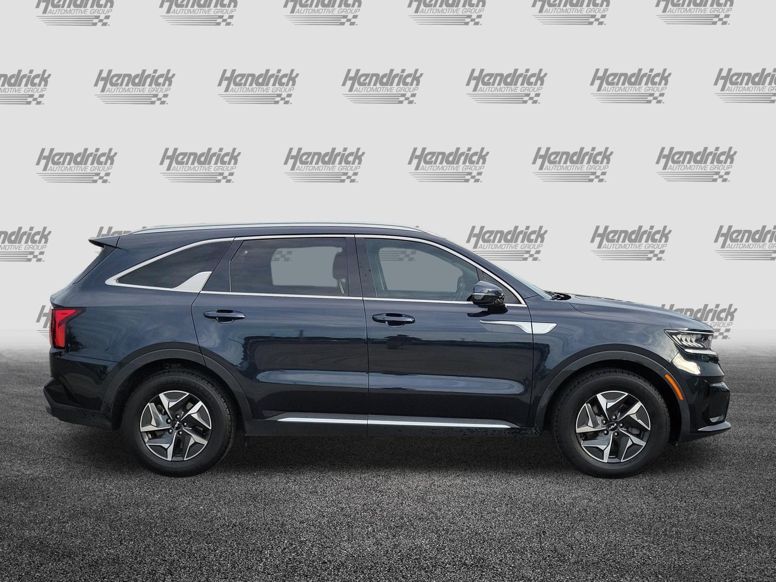Used 2022 Kia Sorento EX w/ Panoramic Sunroof Package FWD image 8