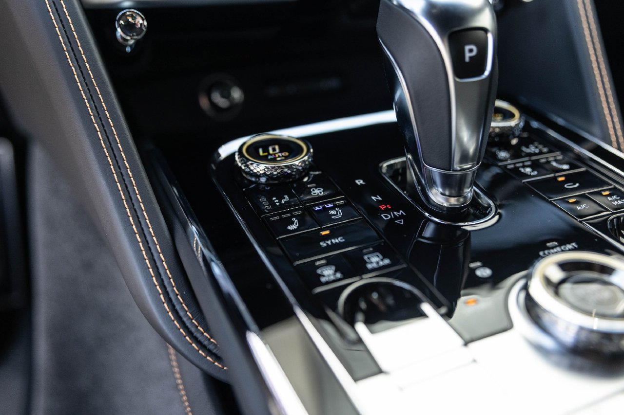 Certified 2025 Bentley Flying Spur Plug-In Hybrid AWD/4WD image 37