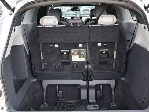 Used 2024 Toyota Sienna XSE FWD image 7