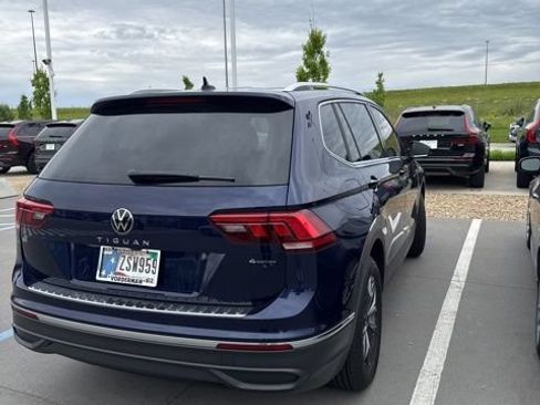 Used 2023 Volkswagen Tiguan SE AWD/4WD image 3