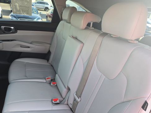 Used 2025 Kia Sorento S w/ Panoramic Sunroof Package FWD image 14