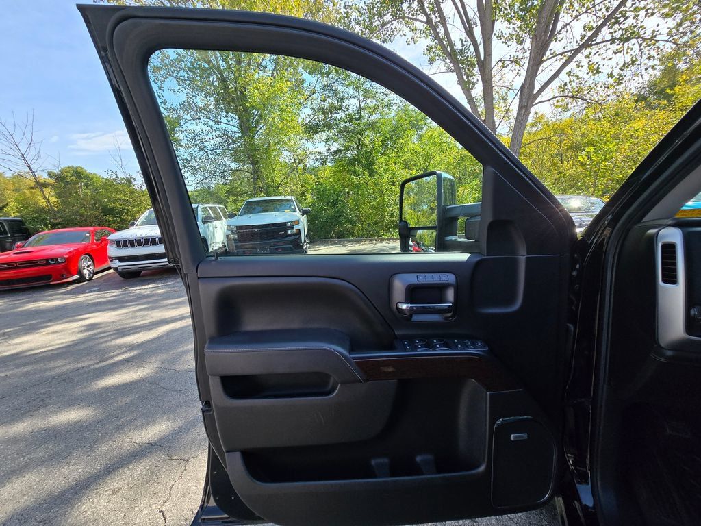 Used 2015 GMC Sierra 1500 SLT w/ SLT Crew Cab Value Package AWD/4WD image 25