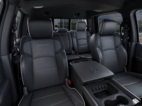 New 2026 RAM 2500 Laramie AWD/4WD image 17