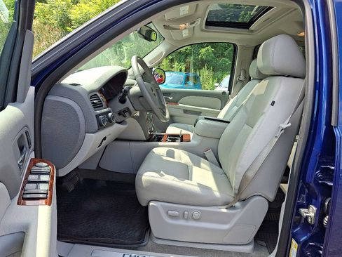 Used 2013 Chevrolet Avalanche LTZ AWD/4WD image 13
