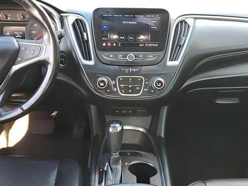 Used 2020 Chevrolet Malibu LT w/ Leather Package FWD image 14