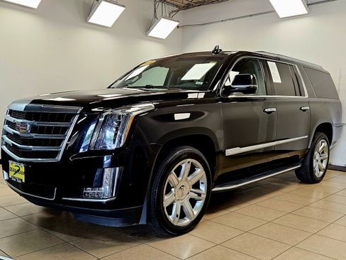 Used 2020 Cadillac Escalade ESV Premium Luxury image 2