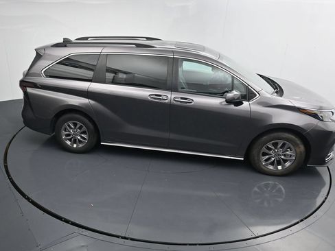 Used 2024 Toyota Sienna XLE FWD image 28