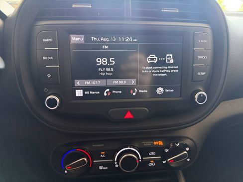 Used 2025 Kia Soul LX w/ LX Technology Package FWD image 17