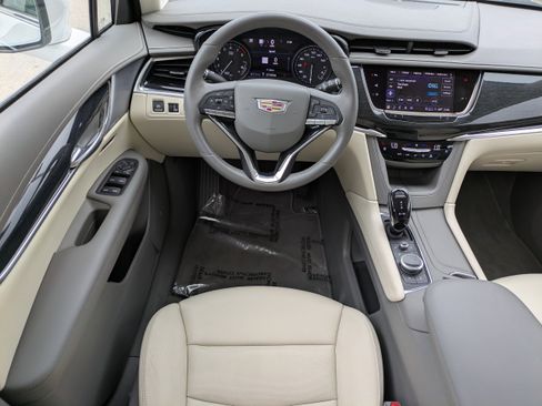 Used 2023 Cadillac XT6 Premium Luxury w/ Technology Package image 12