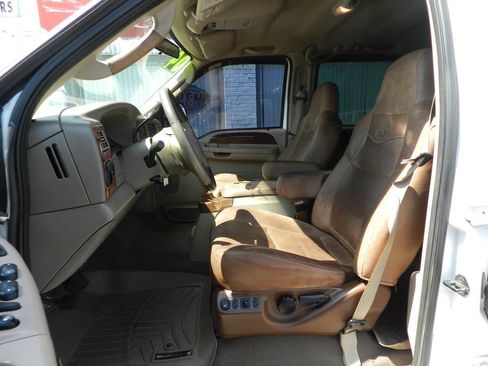 Used 2004 Ford F250 Lariat AWD/4WD image 2