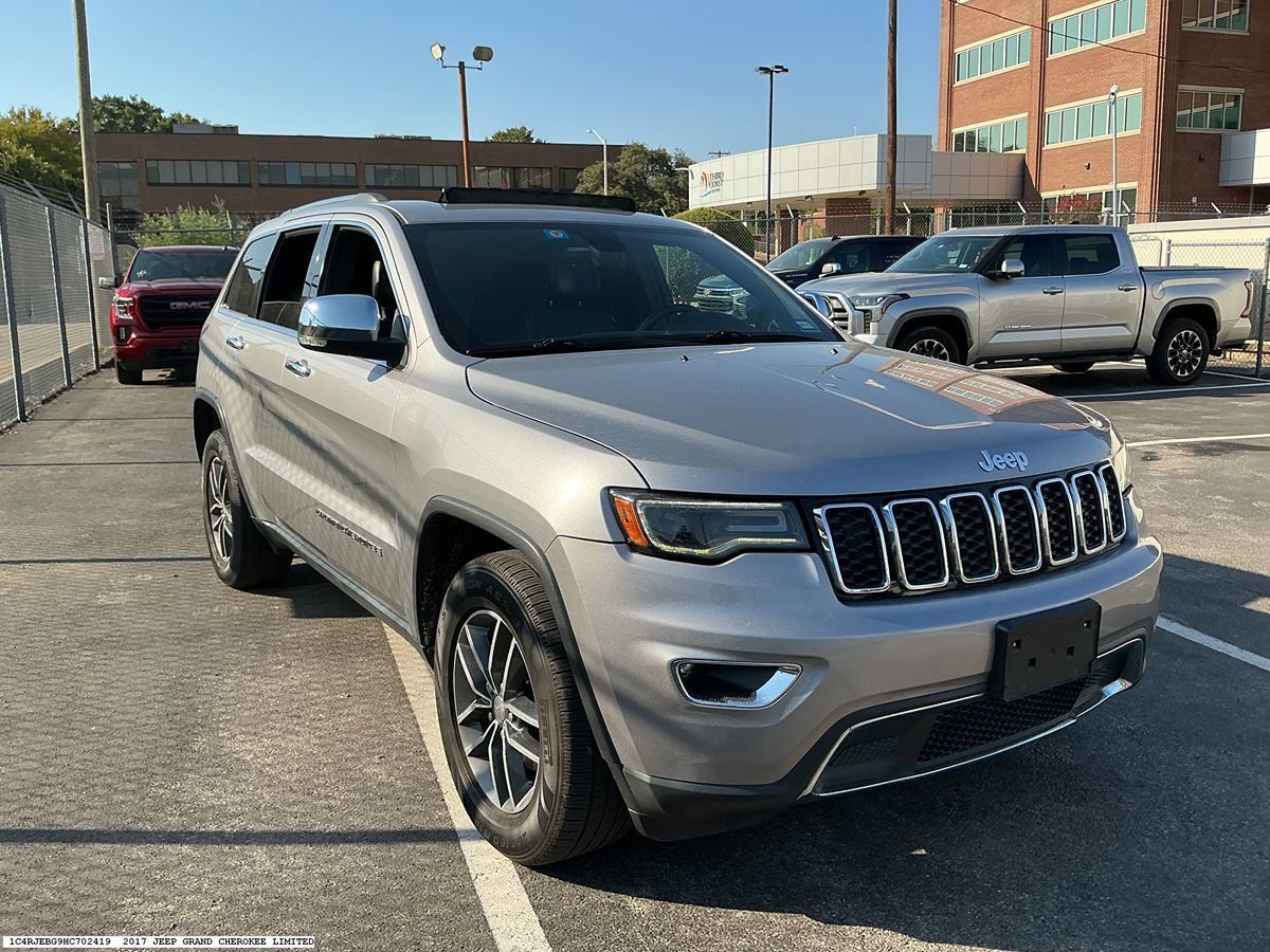 Used 2017 Jeep Grand Cherokee Limited w/ Luxury Group II RWD image 4