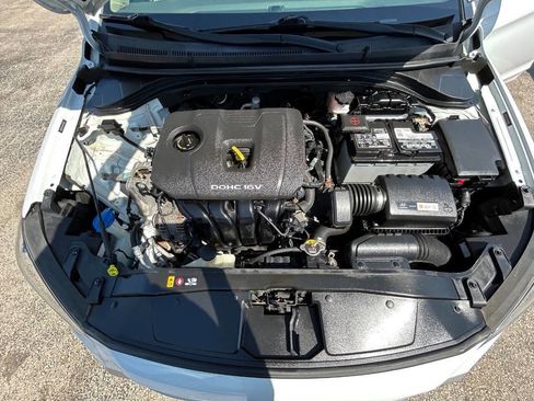 Used 2017 Hyundai Elantra Value Edition image 12