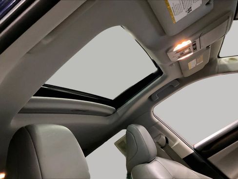 Used 2022 Toyota Highlander XLE AWD/4WD image 14