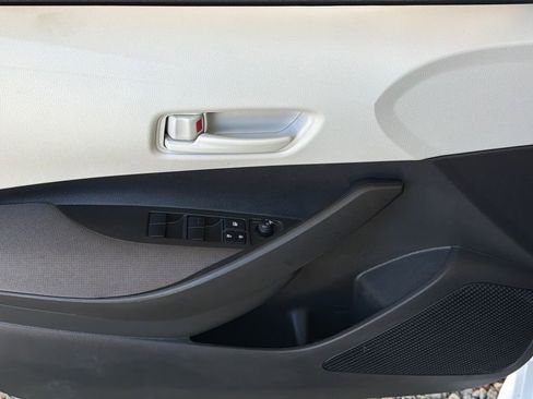 Used 2025 Toyota Corolla LE image 3