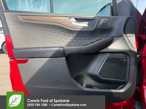 Used 2020 Ford Escape Titanium AWD/4WD image 21