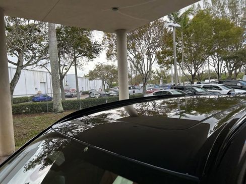 Used 2023 BMW X5 sDrive40i w/ M Sport Package image 16