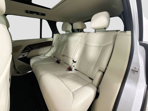 Certified 2025 Land Rover Range Rover SE image 26