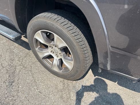Used 2019 RAM 1500 Laramie AWD/4WD image 8