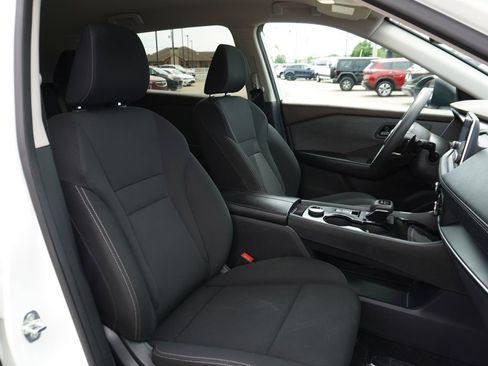 Used 2023 Nissan Rogue S AWD/4WD image 30