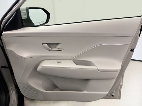 Used 2025 Hyundai Kona SEL image 32