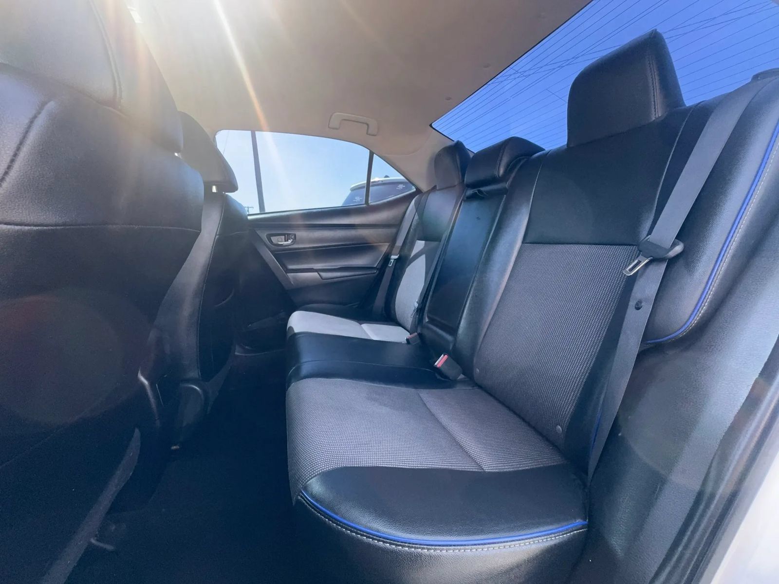 Used 2017 Toyota Corolla SE w/ Carpet Mat Package (TMS) FWD image 22