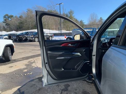 Used 2026 Chevrolet Traverse RS image 25