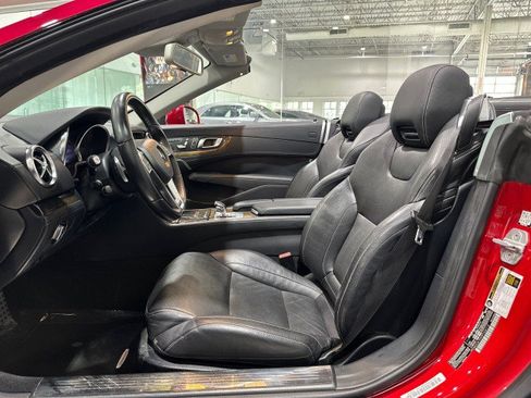 Used 2015 Mercedes-Benz SL 550 w/ Driver Assistance Package image 50