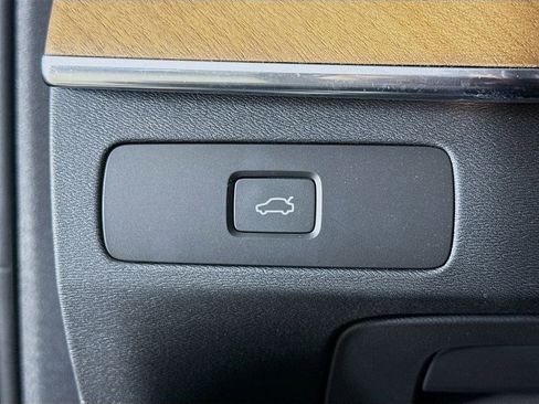 Certified 2025 Volvo XC90 B6 Plus image 10