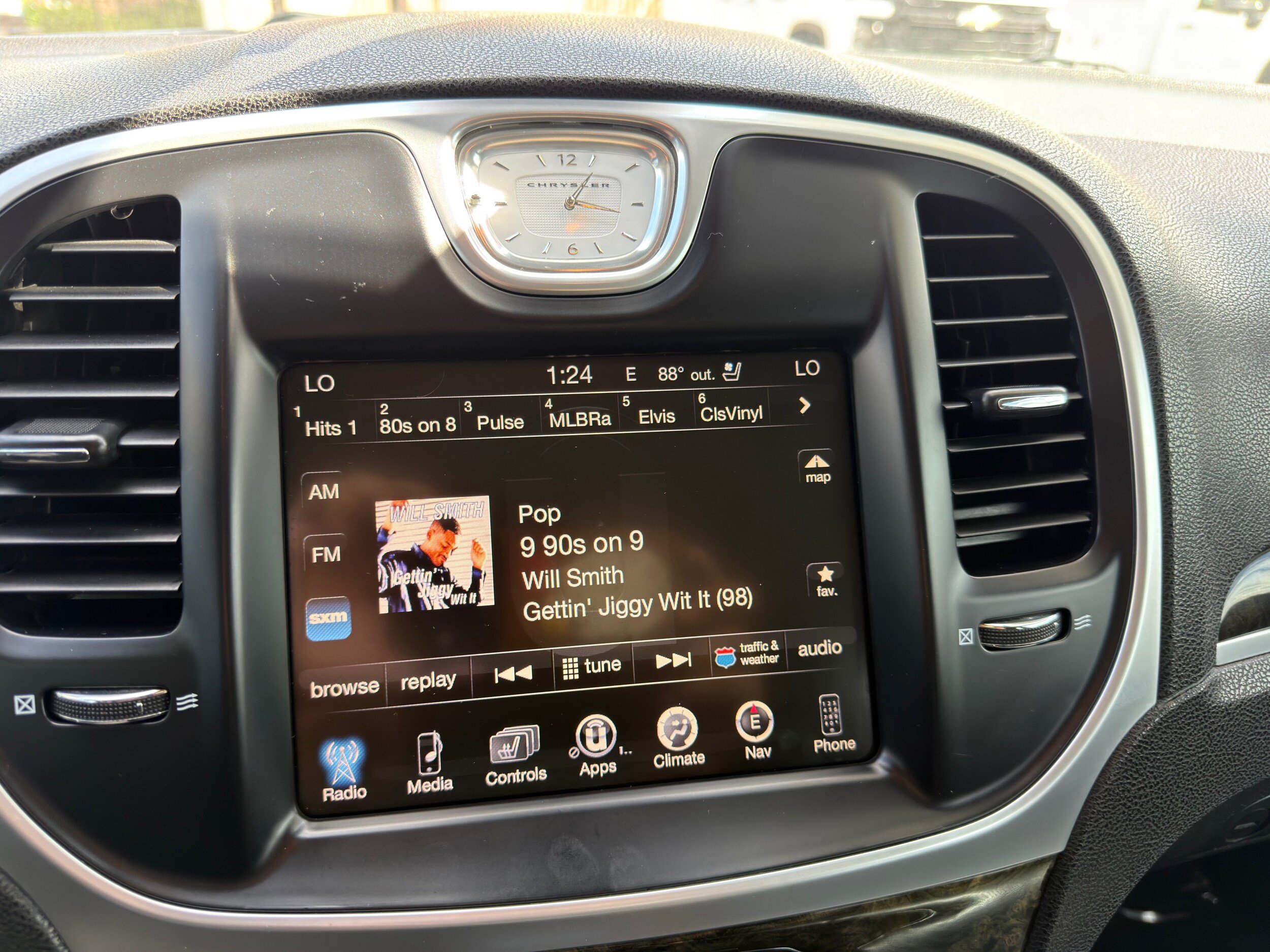 Used 2015 Chrysler 300 C w/ Harman/Kardon Audio Group RWD image 30