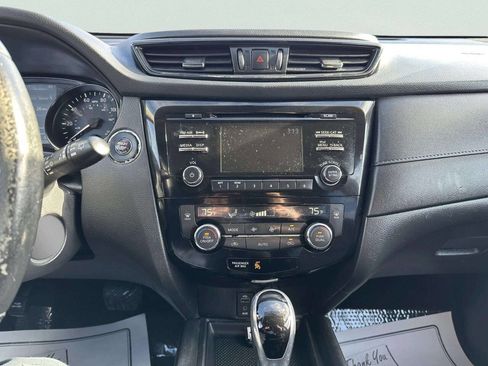 Used 2017 Nissan Rogue SV image 29
