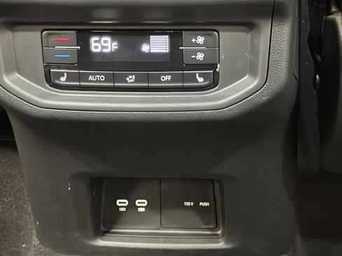 Used 2024 Volkswagen Atlas SEL AWD/4WD image 36