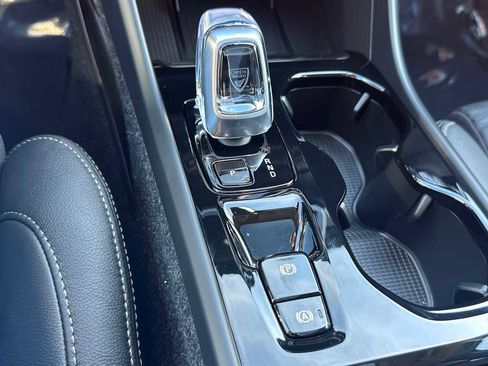 New 2026 Volvo XC40 B5 Ultra w/ Protection Package Premier image 31