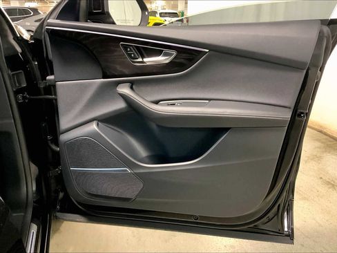 Used 2023 Audi Q8 Prestige image 22