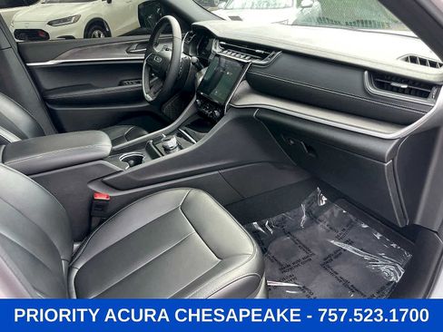 Used 2025 Jeep Grand Cherokee L Limited w/ Black Appearance Package AWD/4WD image 26