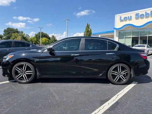 Used 2016 Honda Accord Sport image 10