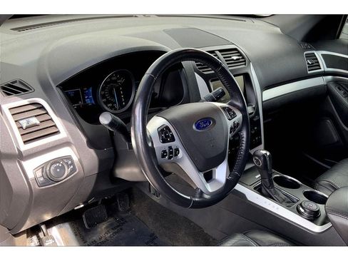 Used 2013 Ford Explorer XLT image 15