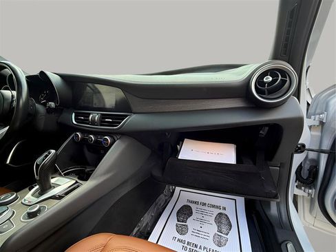 Used 2022 Alfa Romeo Giulia Ti image 33