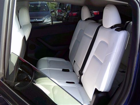 Used 2022 Tesla Model Y Long Range AWD/4WD image 13