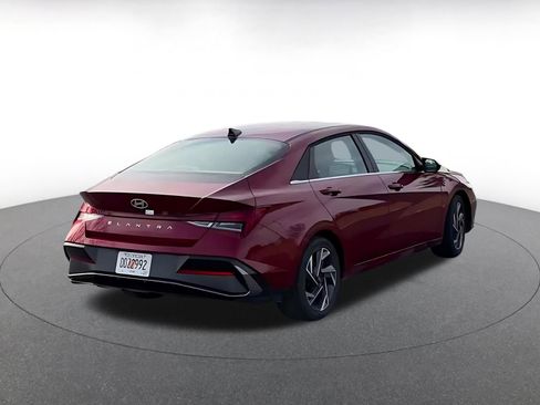 Used 2025 Hyundai Elantra SEL image 14