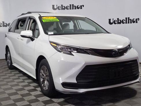 Certified 2023 Toyota Sienna LE FWD image 1