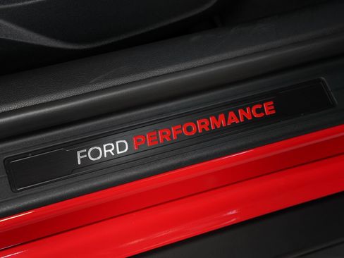 Used 2021 Ford Mustang Shelby GT500 w/ Carbon Fiber Handling Package RWD image 34