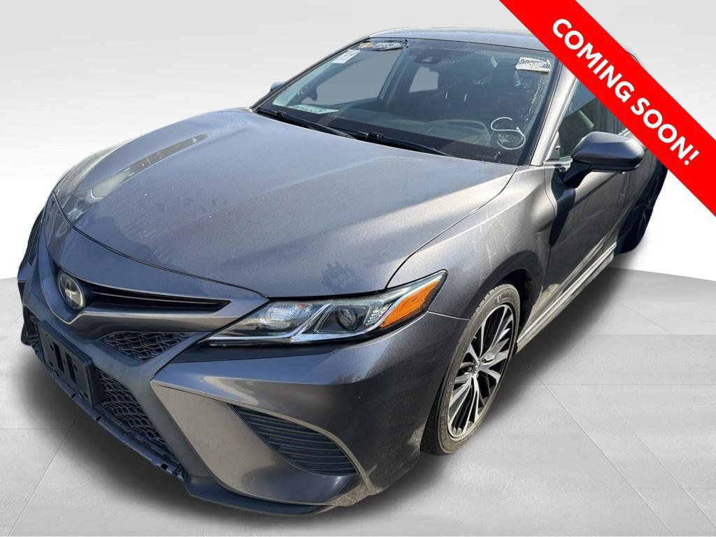 Used 2019 Toyota Camry SE w/ Carpet Mat Package FWD image 1