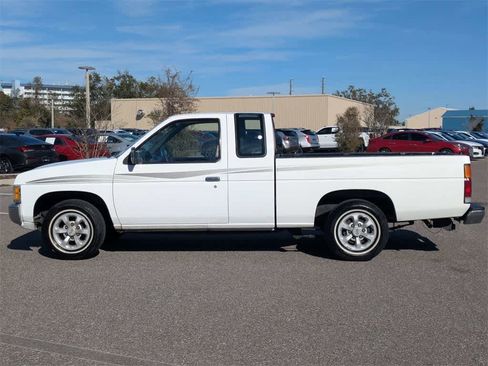 Used 1997 Nissan Pickup 2WD King Cab image 2