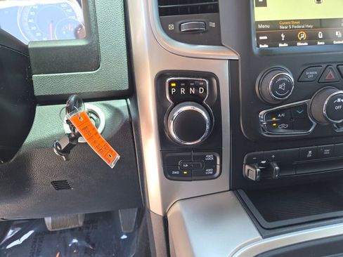 Used 2018 RAM 1500 SLT AWD/4WD image 29