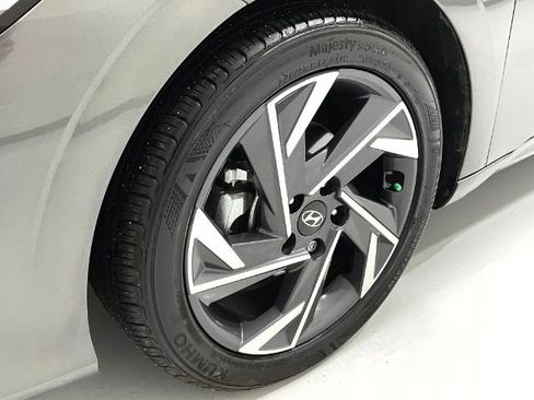 Used 2025 Hyundai Elantra Sport image 4