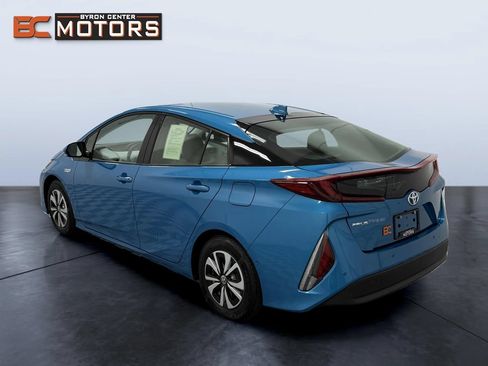 Used 2019 Toyota Prius Prime Advanced w/ Carpet Mat Package FWD image 4