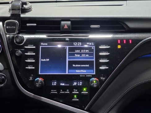Used 2018 Toyota Camry XSE FWD image 18